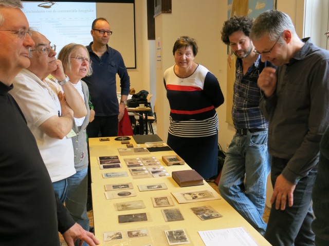 Workshop 'Fotodatering' voor vrijwilligers van de Erfgoedbank Brussel © Erfgoedcel Brussel