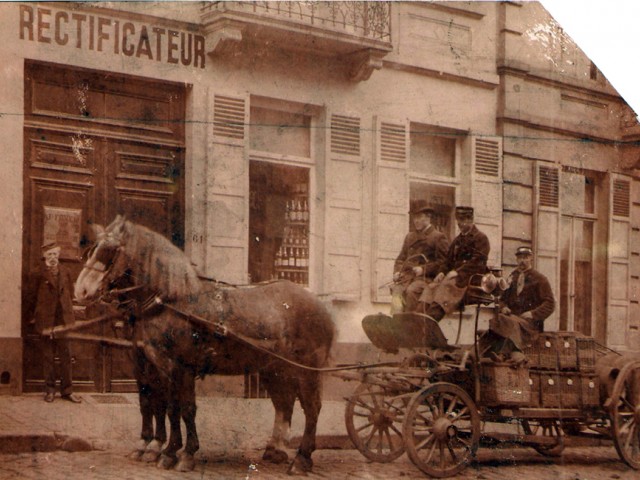 Jenevertransport met paardenkar. | Collectie Fovel