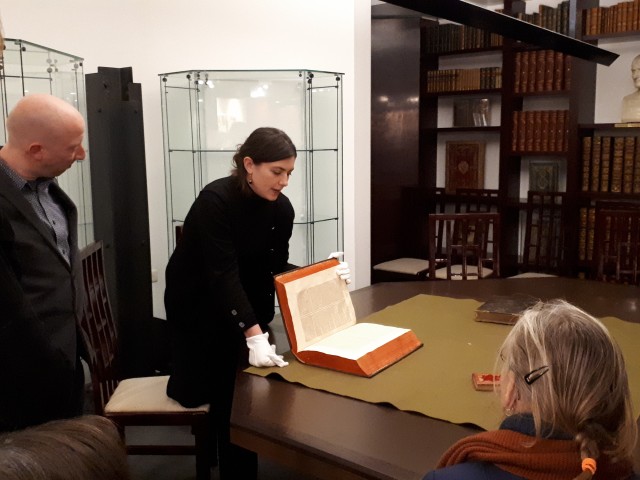 Atelier Preventieve Boekconservatie tijdens de collegagroep Collectiebeheerders, in Bibliotheca Wittockiana<Br/>© Erfgoedcel Brussel
