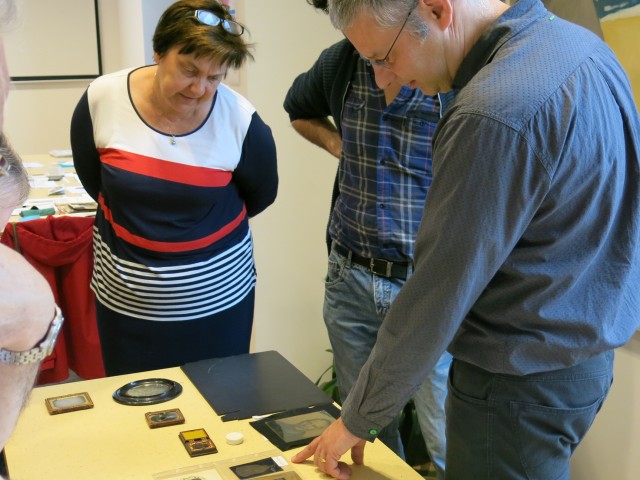 Workshop 'Fotodatering' voor vrijwilligers van de Erfgoedbank Brussel © Erfgoedcel Brussel