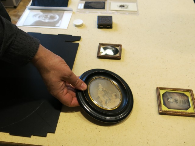 Workshop 'Fotodatering' voor vrijwilligers van de Erfgoedbank Brussel © Erfgoedcel Brussel